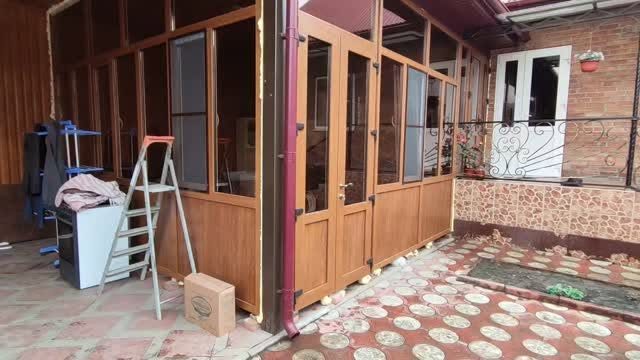 Остеклённая веранда из пластиковых витражей